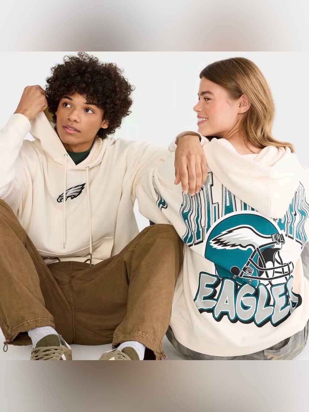 NFL Philadelphia Eagles Oversized Cream Hoodie with Helmet Graphic, Size Large